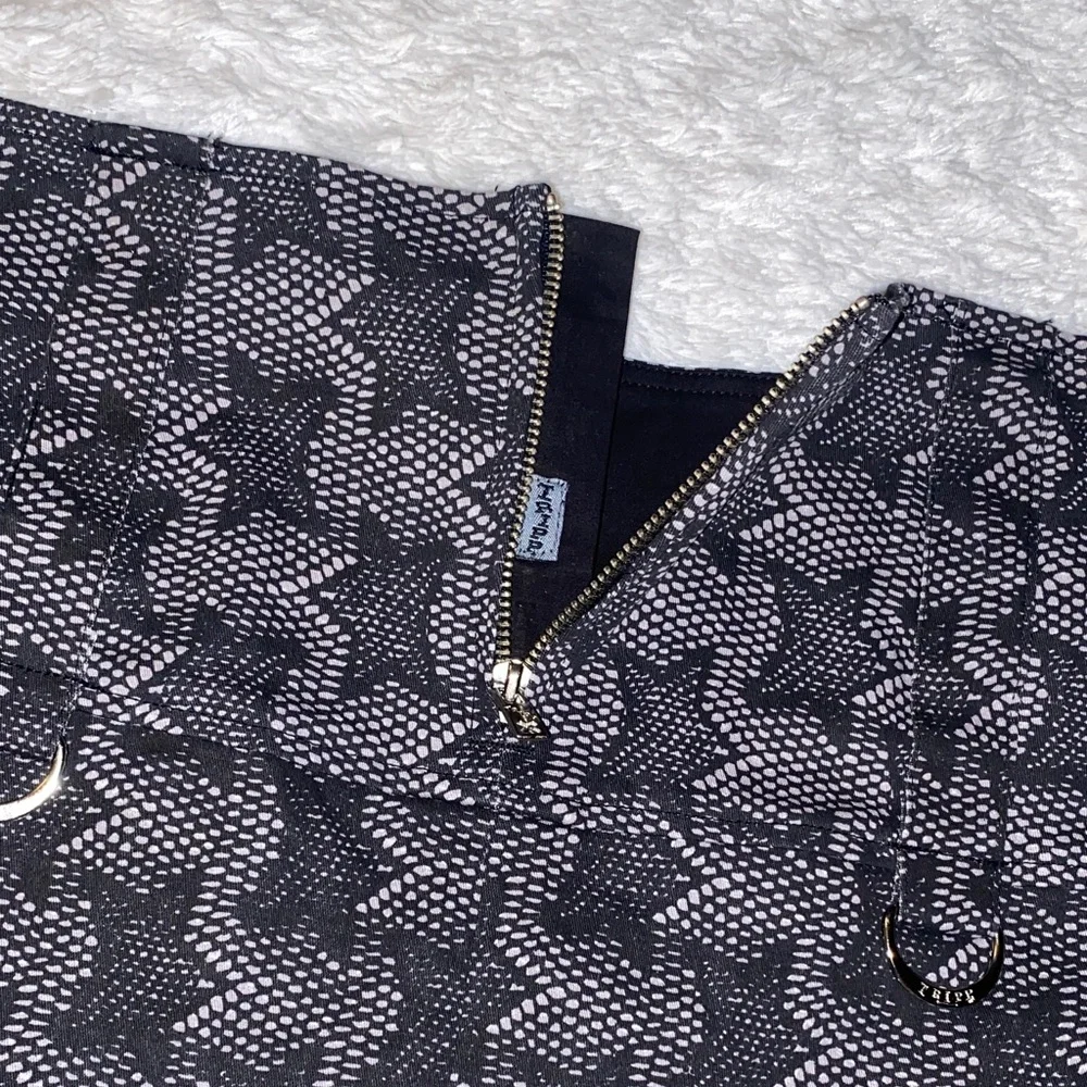 Tripp NYC Hot Topic Black Star Punk Rock Goth Mini Skirt with Silver Zip Accents - Picture 6 of 9